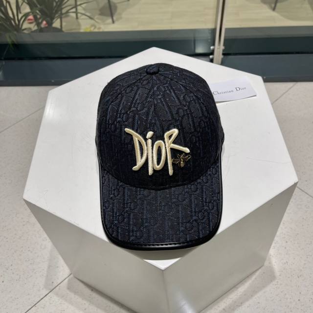 Dior 迪奥 新款原单棒球帽 精致格调 很酷很时尚 专柜断货热门 质量超赞